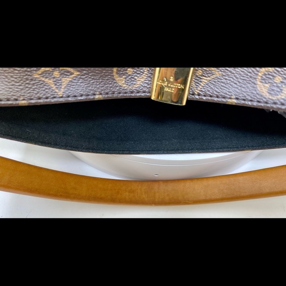 Louis Vuitton Gaia Noir - Picture 7 of 16